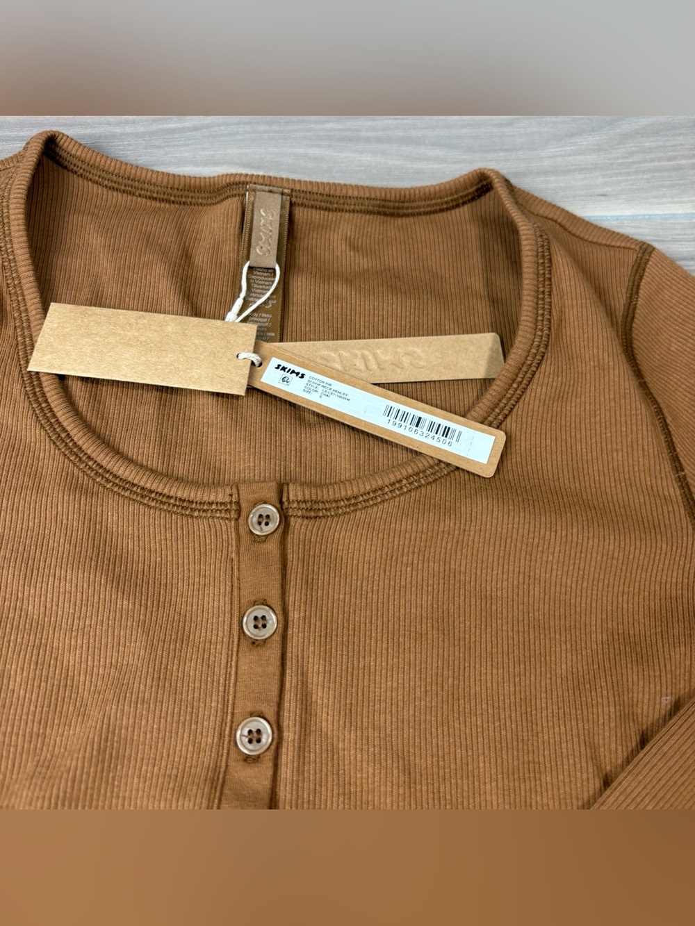 πSKIMS Cotton Rib Scoop Neck Henley | Chai | S | NWT π·οΈ - Picture 3 of 4